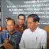 Jokowi Pilih Lomban Wakili Jawab Pertanyaan Wartawan.