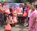 Posko VaSung Peduli Kelurahan Mahawu di Serbu Masyarakat Terdampak Banjir Bandang