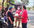 3 Hari TPA Sumompo Terbakar Tim VaSung Bergerak Memberi Bantuan Masker Kepada Warga Terdampak