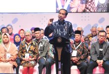 Presiden Jokowi memberikan sambutan pada peluncuran program Wirausaha ASN dan Pensiunan, di Sentul, Bogor, Jabar, Rabu (16/1) siang. (Foto: JAY/Humas)