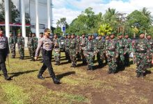 Kapolres Minahasa Selatan AKBP Arya Perdana, SH,SIK,MSi, saat melakukan pemeriksaan pasukan