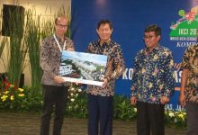 Walikota DR Ir GS Vicky Lumentut SH MSi DEA di gedung Kompas Gramedia, menerimah penghargaan Kategori Kota Sedang Indeks Kota Cerdas Indonesia (IKCI) tahun 2018.