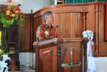 Wakil Bupati Franky D.Wongkar,SH,pada saat membawakan sambutan dalam ibadah pentahbisan dan peresmian pastori Dua Jemaat GMIM “EFRATA” Uwuran Dua Wilayah Amurang Satu.