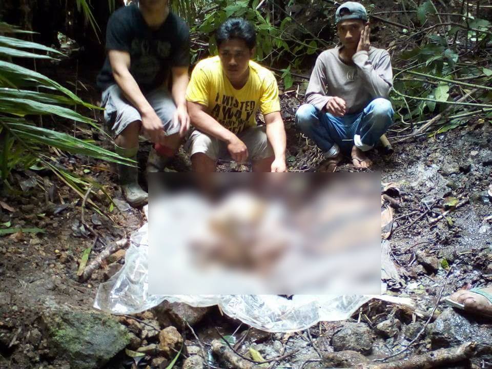Tampak Kerangka manusia dalam bentuk sisa tulang belulang ditemukan warga di Perkebunan Tongsingin Desa Suhuyon Kecamatan Touluaan Selatan Kabupaten Minahasa Tenggara